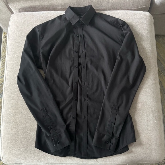 Classic Black Dress Shirt with Long Sleeves and Smooth Fabric - Picture 1 of 2